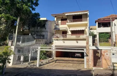 Casa tradicional 5 dormitórios 4 vagas com pátio no bairro santo antônio