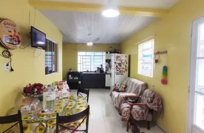 Casa 3 dormitórios com suíte, pátio e edícula no jardim carvalho
