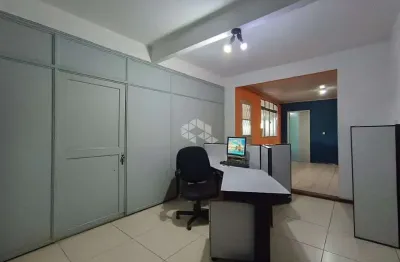 Prédio comercial com 400m² com 3 lojas, 3 salas comerciais, depósito e 3 vagas - santa maria goretti