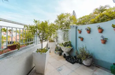 Linda casa em condomínio  de alto padrão perto do colègio farroupilha!