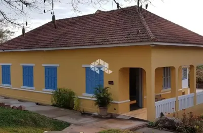 Casa diferenciada e reformada em um terreno de mais de 1.200m², em estilo colonial o