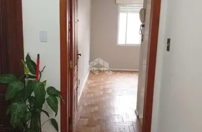 Apartamento 3 dormitórios com vaga de garagem próximo à orla do guaíba