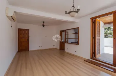 Cobertura com 3 dormitórios, 1 suíte e 2 vagas cobertas - petrópolis