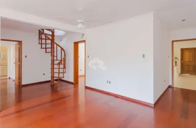 Cobertura com 3 dormitórios, 1 suíte e 2 vagas cobertas - petrópolis