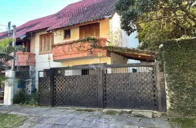 Casa 3 dormitórios 1 suíte 2 vagas cobertas  com pátio - guarujá