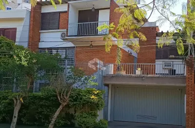 Casa/ sobrado 3 dormitórios com 1 suíte, dependência e 2 vagas cobertas - teresópolis