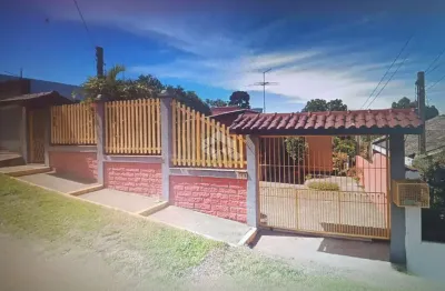 Terreno com 2 casas com 2 dormitórios, 1 vaga e pátio - são tomé