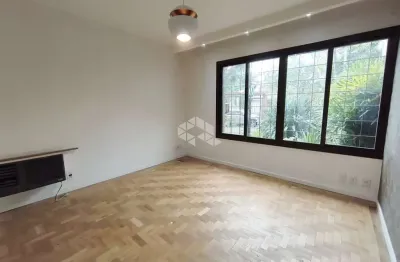 Casa sobrado, em ótima localização, 218m²,  bairro auxiliadora.