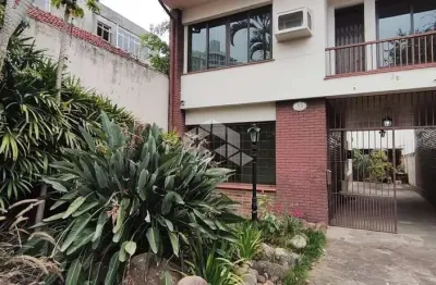 Casa sobrado, em ótima localização, 218m²,  bairro auxiliadora.