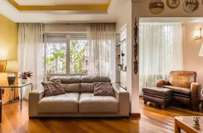 Casa tipo sobrado, 3 dormitórios sendo uma suíte, 3 banheiros e 3 vagas, bairro jardim sabará.