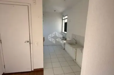 Apartamento 2 quartos, reformado, piso laminado com ótima posição solar.