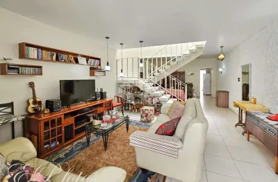 Ampla casa a venda, 3 quartos/dormitórios,  junto ao comércio da azenha, porto alegre