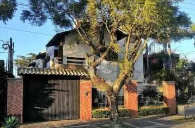 Casa a venda com 03 quartos ,com 02 vagas  -ipanema -porto alegre