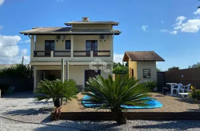 Casa com 03 dormitórios, 02 pavimentos, aceita imovel de menor valor