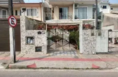 Sobrado com 2 dormitórios em forquilhas, são josé-sc