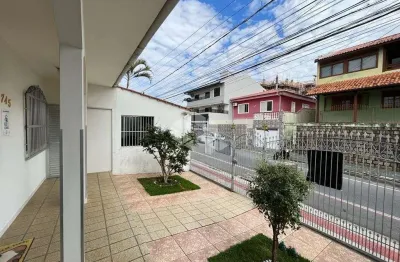 Casa em condomínio fechado com 3 quartos à venda na Rua Santo Antônio, 745, Barreiros, São José