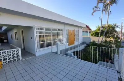 Casa a venda em barreiros, com 3 dormitórios sendo 1 suite, com dependencia de empregada.
