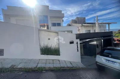 Casa a venda com 03 (três) quartos, 2 suítes no bairro estreito