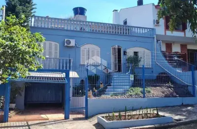 Casa para vender com 4 quartos, 1 suíte, 3 banheiros e pátio | vila ipiranga, porto alegre