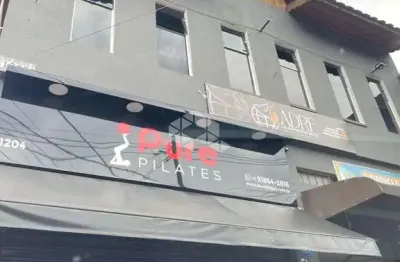 Predio comercial com dois Salão á venda na Avenida Antonelo da Messina