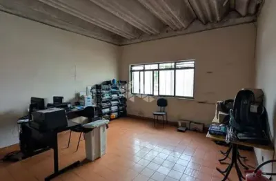 Oportunidade única: imóvel comercial com estrutura completa para sua empresa