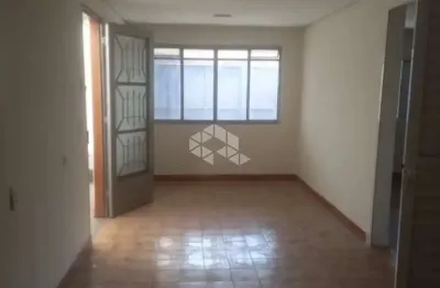 Casa térrea a venda com 2 dormitórios e 2 vagas  no bairro do carandiru