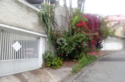 Sobrado á venda na água fria com 03 dormitórios (uma suíte) e 3 vagas