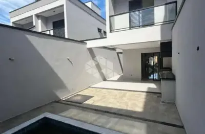 Sobrado Novo com 3 Suítes e Piscina à Venda na Vila Rosália - Próximo ao Lago dos Patos