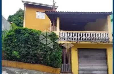 Terreno de 310 m², com 10 metros de frente  com 3 casas construídas na Freguesia do Ó (moradia ou investimento)