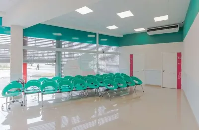 Vende loja vitrine com 438 m² privativos na zona norte