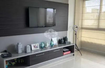Vende apartamento com 3 quartos e 2 vagas junto a sogipa