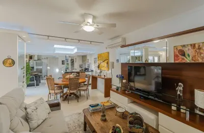 Casa com 4 quartos à venda na Avenida José Gertum, 248, Chácara das Pedras, Porto Alegre