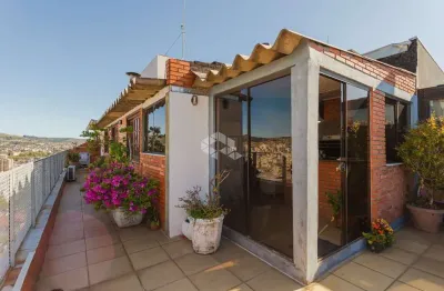 Cobertura oda reformada com linda vista e ótima localização!