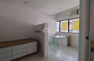 Sala comercial com33m2 na padre chagas, no moinhos de vento....