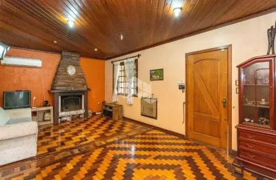 Casa à venda, muito bem localizada, no bairro jardim botânico. próximo à todos os recursos do bairro