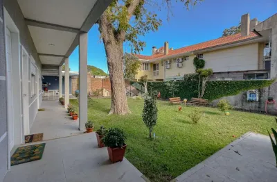 Exclusiva casa térrea com 7 dormitórios e amplo terreno