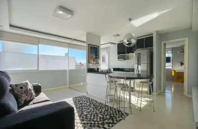 Apartamento ensolarado, com vaga e elevador na cidade baixa!