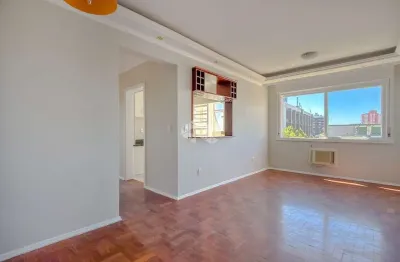 Sol perfeito, vista livre, localização privilegiada, infraestrutura completa e baixo custo condominial - o combo ideal para viver bem no menino deus.