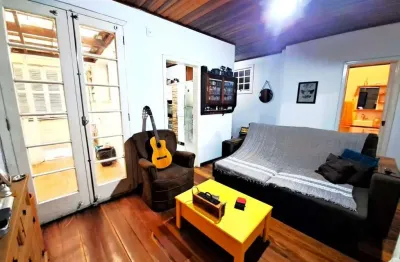 Apartamento de 2 dormitórios com 2 pátios a metros do mario quintana e do zaffari andradas