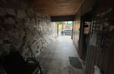 Imóvel com 3 casas no terreno, medindo área total de 167,05m² e privativa 187,26m²-