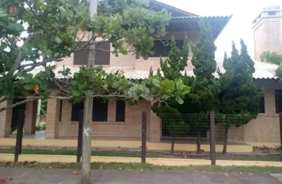 Casa 4 quartos, 1 suite, 225m², 2 vagas de garagem coberta em capão novo village