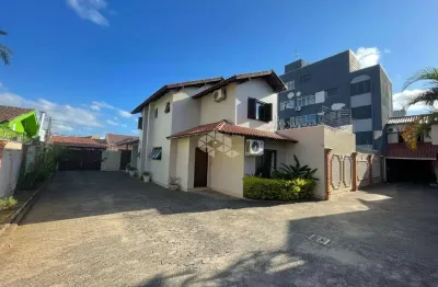 Sobrado de 138 m2  em condomínio fechado com 3 quartos sendo 1 suíte no centro de canoas.