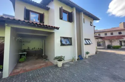 Sobrado de 138 m2  em condomínio fechado com 3 quartos sendo 1 Suíte no centro de Canoas.