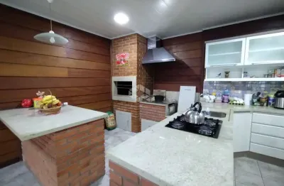 Casa com 3 quartos,com suíte e espaço gourmet - amplo terreno com potencial de lazer