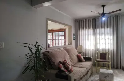 Casa com 3 quartos à venda na Rua Garibaldi, 631, Niterói, Canoas