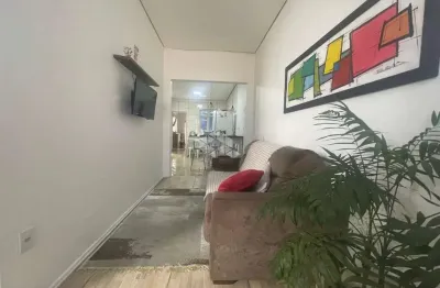 Casa  com 117 m², 2 quartos sendo 1 suíte, living amplo, edícula  e  1 vaga de geragem coberta no centro de são leopoldo rs