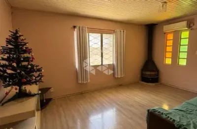 Casa com  2 dormitórios, 2 vagas de garagem coberta, 84m², no Bairro Igara, Canoas/RS