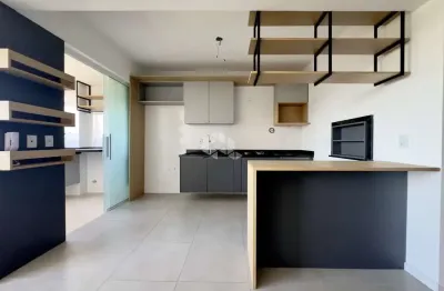 Apartamento 2 dormitórios sendo uma suíte, 3 vagas cobertas, semi mobiliado