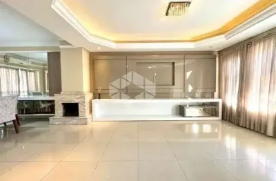 Sobrado 4 dormitórios, 1 suíte, semi mobiliada, com vaga coberta para 2 veículos no bairro mont'serrat