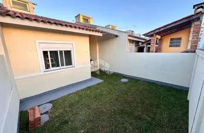 Casa 2 dormitórios com vaga de garagem e pátio nos fundos. olaria - canoas /rs
